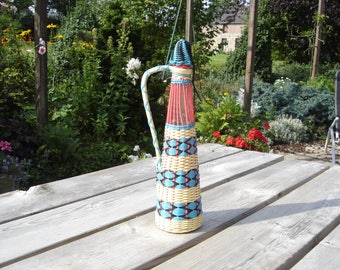 Bouteille verre et scoubidou. Couleurs fluo. Vintage. France