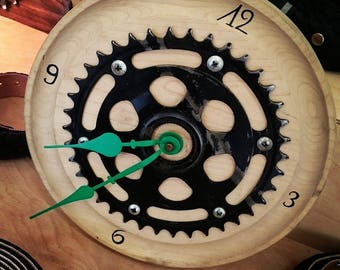 Wall clock made with an old chainring
