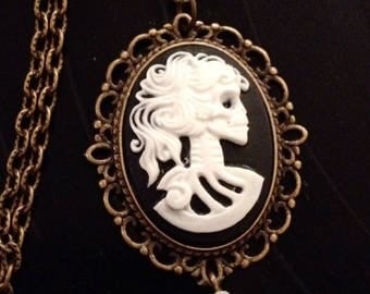 pendentif camée tête de mort
