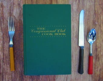 THE CONGRESSIONAL CLUB Cook Book 8th Edition 1970 Foreword by Patricia Nixon