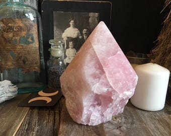 Large Rose Quartz Point / Rose Quartz Crystal / Rose Quartz Healing Crystal / Quartz Standing Point / Mineral Specimen / Crystals and Stones