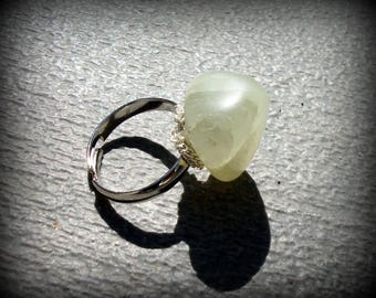 Light green quartz (gemstone) ring size 57-61