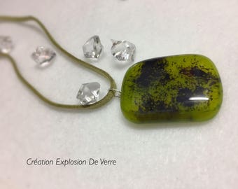 Pendant made of recycled glass, made entirely by hand. Made in Quebec, Canada.