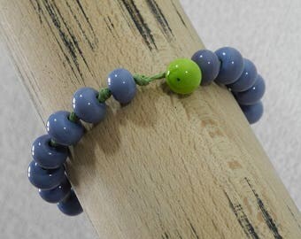 Bracelet mounted with knots, lavender, glass beads green bamboo yarn Apple, Apple green cabochon closure