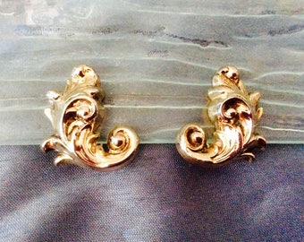 Vintage Whiting & Davis Co. Clip on Earrings