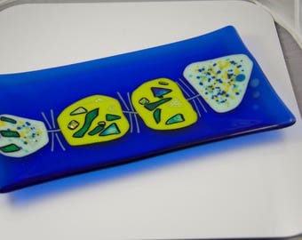 Abstract fish serving dish