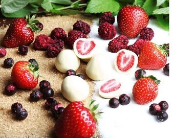 Dragée,STRAWBERRIES,80g/2.82oz covered in black,milk,white chocolate*Wedding favor*Birthday/Business gift*Mother day/Christmas celebration*