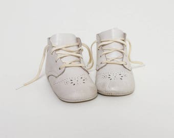 vintage 1950s baby shoes | soft sole white booties