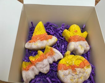 Halloween bath bombs, set of 4, bath fizzies, autumn wreath, candy corn, pumkin pie, cinnamon sugar, night air, fall gift, halloween treats
