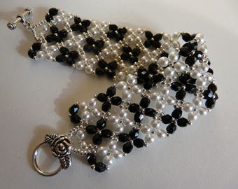 CUFF BRACELET SOBER AND CHIC