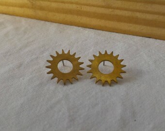 Earring studs in watch mechanism parts recycled