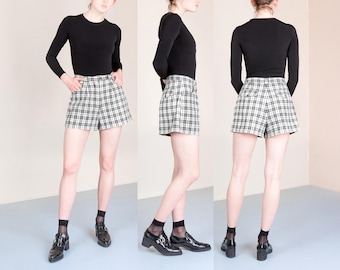 PLAID high waist SHORTS black COTTON women vintage pleated 90s / size 6 8 / better Stay together