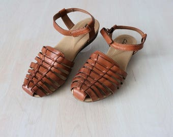 Clarks Sandals / Woven Leather Sandals / 1990s / Huarache Sandals /Size 6.5