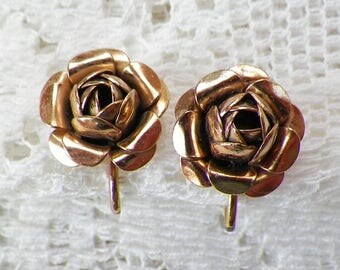 Vintage Dimensional Gold Tone Detailed Rose Screw Back Earrings, Vintage Roses Earrings, Floral / Flowers, 3D, Metal Roses, Shabby, Romantic