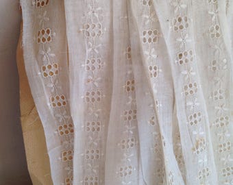 Antique Lace, Broderie Anglaise, Vintage Lace, White Cotton Trim. Sewing Supplies. Dolls & Bears 3 yards Period Costume Vintage Wedding