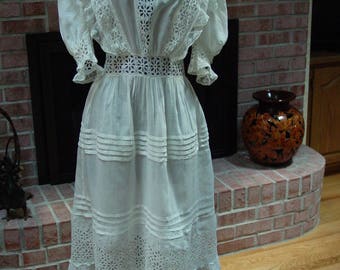 Vintage Antique Victorian Dress Pretty Eyelet and Lac