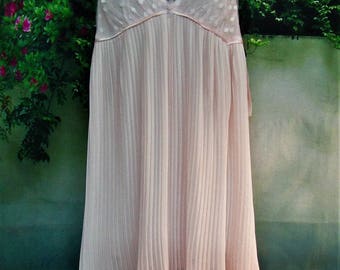 Oscar De La Renta Pink Pleated soft nightgown....lingerie