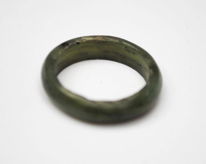 Nephrite Jade Ring - Green Gemstone Band - size 7 1/2