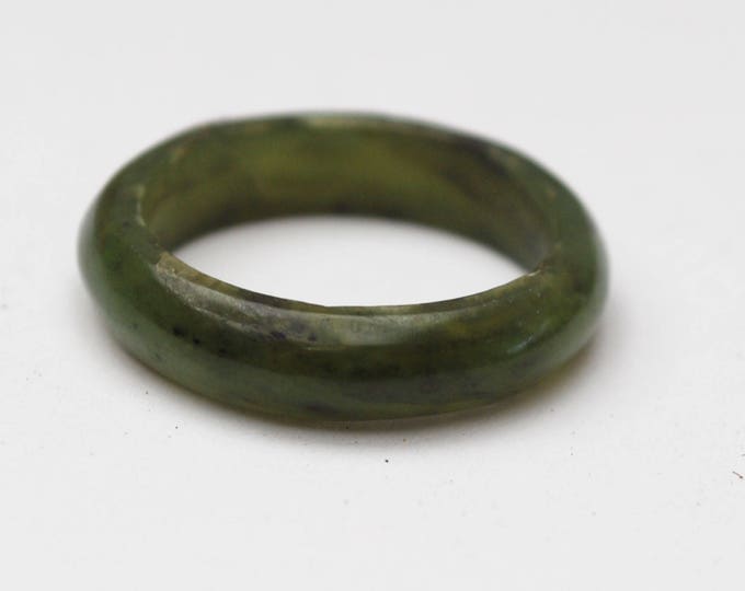 Nephrite Jade Ring - Green Gemstone Band - size 7 1/2