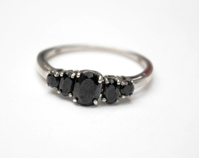 Sterling Onyx ring - 5 black gemstone - silver ring size 11