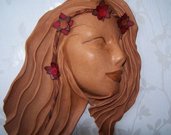 Masque CUIR Profil Femme Couronne de Fleurs Sculpté modelé Artisan d'Art France