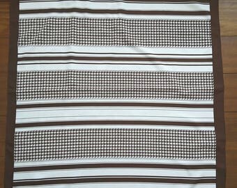 Vintage scarf, 80 years, in pied de poule with stripe, Brown and white. From 14.95 for 9.65 euros.