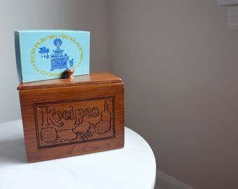 vintage recipe holder, recipe wood box, recipe wood holder, vintage recipe gift, here's whats cookin card set, vintage recipe cards, recipes