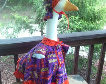 GOOSE CLOTHING - Halloween - Plastic or Concrete lawn goose Halloween Dress