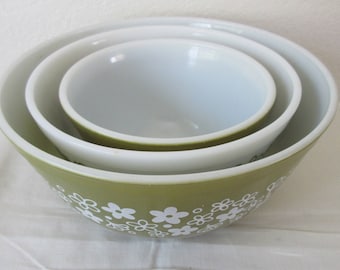 Vintage Set of 3 Pyrex Crazy Daisy/ Spring Blossom Nesting/ Mixing Bowls 401, 402, & 403