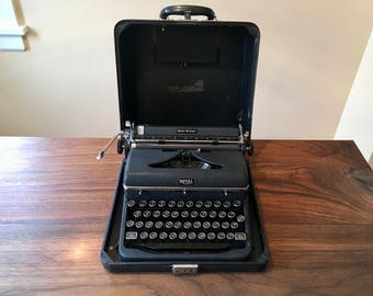RESERVED for Casey: Superb 1946 Royal Quiet DeLuxe Portable Typewriter w Case, Great Ribbon