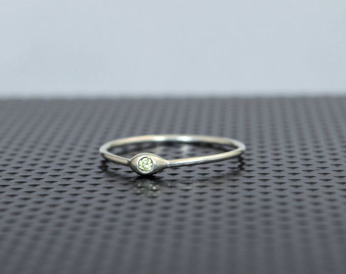 Dainty Silver Peridot Mothers Ring,Peridot Birthstone, Tiny Peridot Ring, Dew Drop Ring, Sterling Silver, Stacking Ring,August Birthday Gift