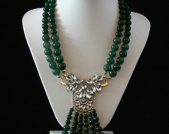 Green jade beads necklace with central costume jewelry