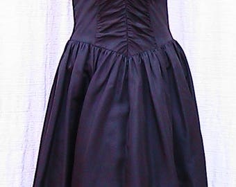 Size 9 Vintage GUNNE SAX by Jessica McClintock with crinoline underlay