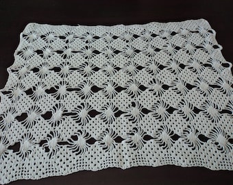 Vintage French stunning hand crochet white cotton doily (04846)