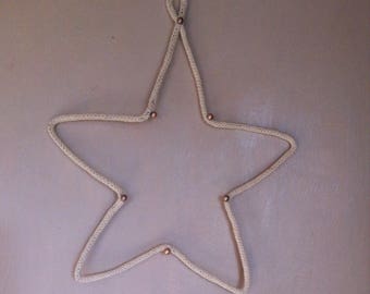 Star knitting and wire ecru wool and beads
