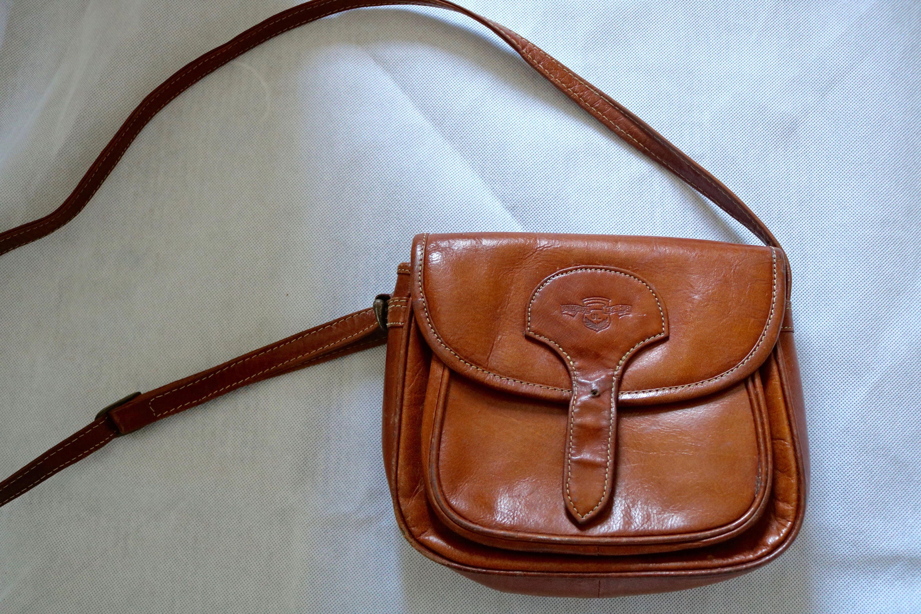 Vintage 70s Tan LEATHER Shoulder Purse Bag