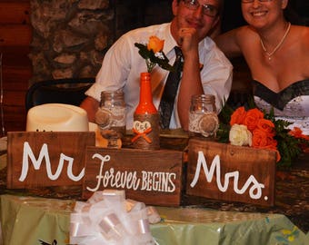 Mr and Mrs Wall Decor - Mr and Mrs Wood Signs - Bride and Groom Signs - Rustic - Wedding Prop Signs - Wedding Decor - Mr & Mrs Wedding Signs