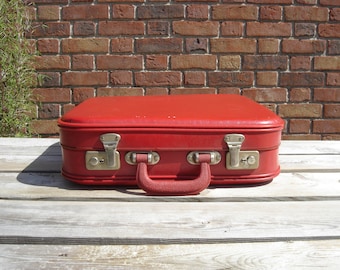 Petite valise en carton. Little nice suitcase. France