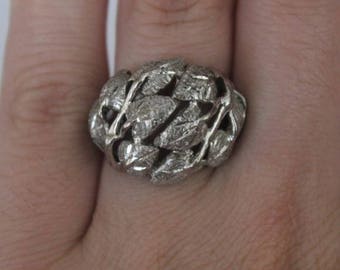Silver Plated Ring with Leaves Fashion Costume Vintage Jewelry