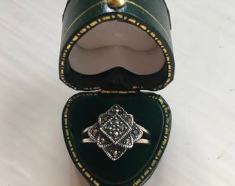 Stunning Silver Diamond/Flower Motif Marcasite Ring (Size N)