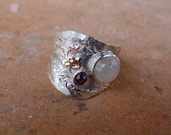 Ring in silver, gold, labradorite and Garnet