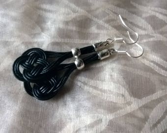 boucles d'oreilles en cuir tressé noeud celtique
