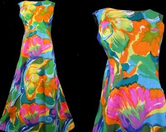 Vintage KIYOMI HAWAIIAN DRESS Hawaii Muu Muu Tropical 1960's 70's Train Floral Xs