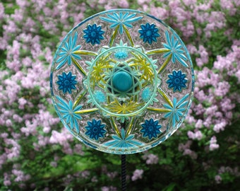 Glass Garden Flowers, Yard Sun Catcher, Garden Yard Art and outdoor Garden sun catcher with recycled glass