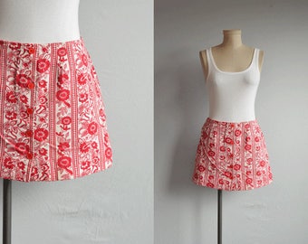 Vintage 60s Scooter Skirt / 1960s Red Floral Print Skort Shorts