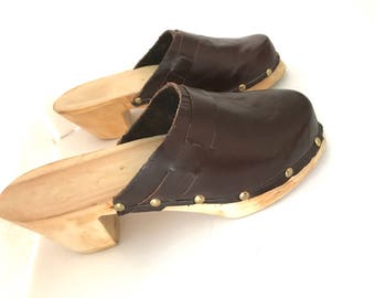 8.5 Minimalist Mules Hand-tooled Brown Leather, Boho Platform Clogs Mules 8.5, Hippie Leather Mules 8.5, Hand-Tooled Clogs Mules Raw Wood8.5