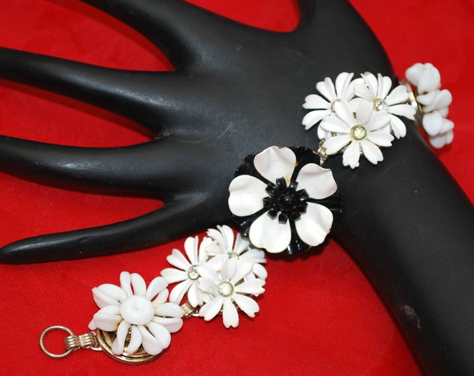 Flower bracelet and Adjustable ring Set - Black White - Enamel flower - White milk glass - Lucite - Rhinestone