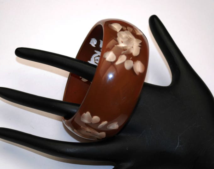 Wide Brown White Flower Bangle - Reversed Carved - molded white Intaglio floral - Brown Lucite bracelet