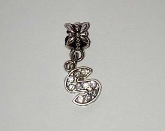 Pendant 1 X letter S Silver and rhinestone