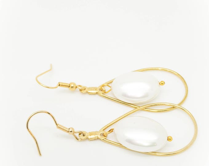 Pearl Drop Earrings, Dangle Earrings, Long Pearl Earrings, Bridal Earrings, Ivory Pearl Earrings, White Beaded Earrings, Pearl Earrings
